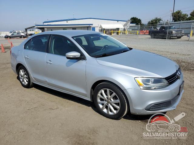 3VWD17AJ6EM215351 2014 VOLKSWAGEN JETTA photo no. 4