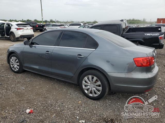 3VWDX7AJ3DM295267 2013 VOLKSWAGEN JETTA photo no. 2