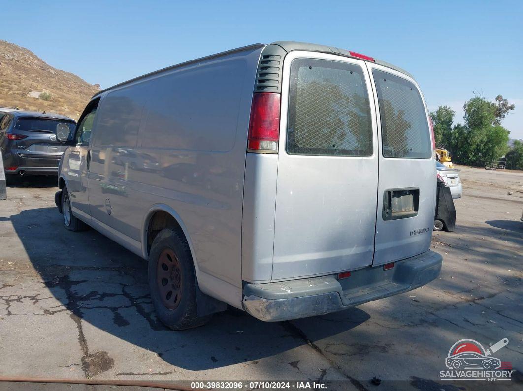 1GCFG25W8W1022877 1998 CHEVROLET CHEVY VAN photo no. 3