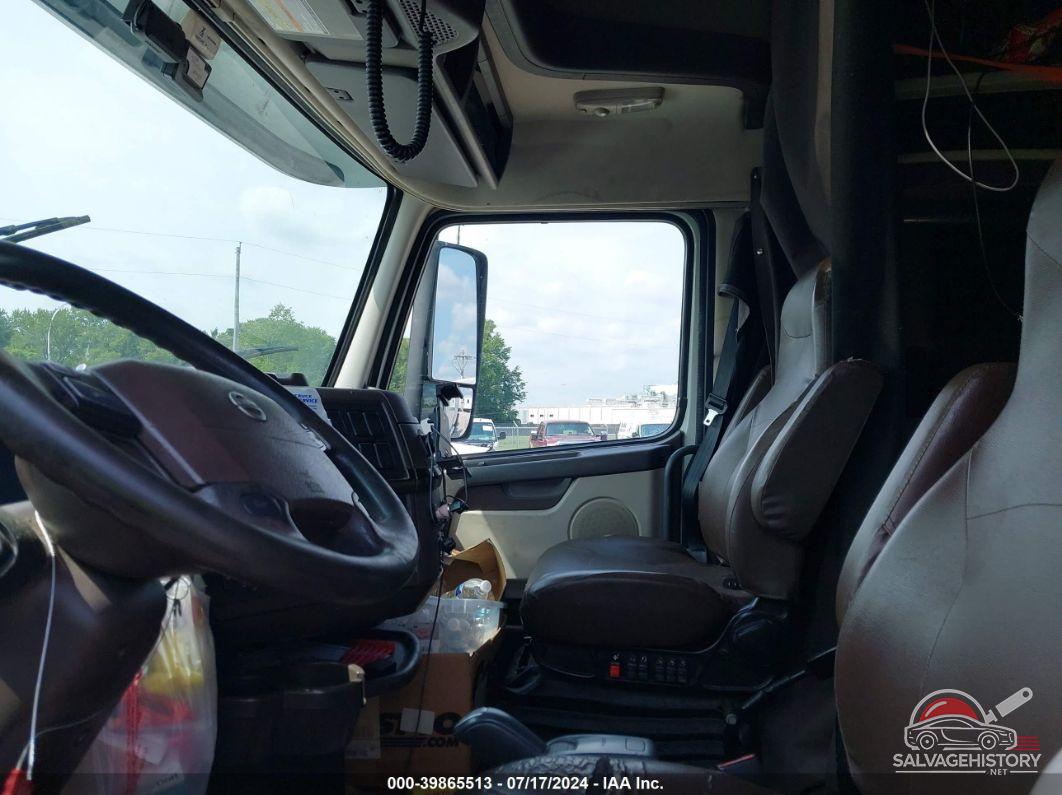 4V4N99EH2FN909601 2015 VOLVO VN photo no. 7