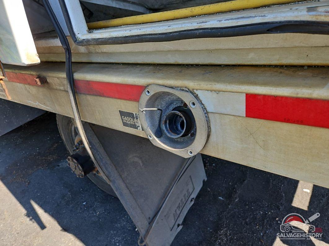 1FDUF4GY9JEC29439 2018 FORD F-450 CHASSIS photo no. 2