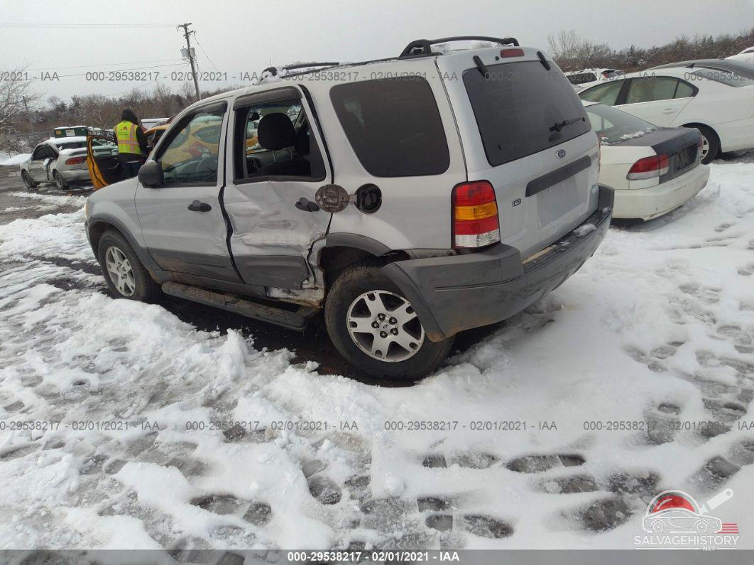 1FMCU93104KB37424 2004 FORD ESCAPE photo no. 3