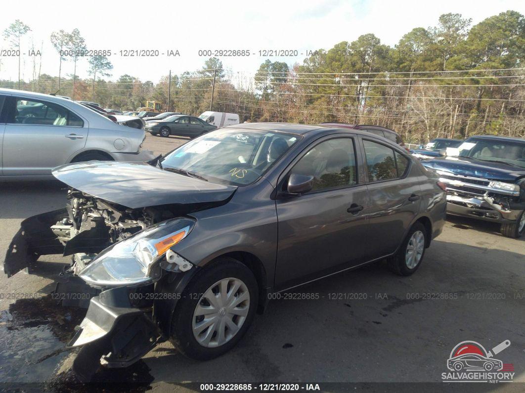 3N1CN7AP5JL834680 2018 NISSAN VERSA SEDAN photo no. 2