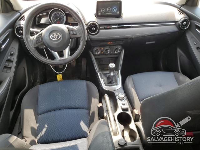 3MYDLBYV1HY192374 2017 TOYOTA YARIS photo no. 8