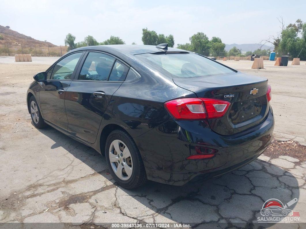 1G1BC5SM1J7158085 2018 CHEVROLET CRUZE photo no. 3