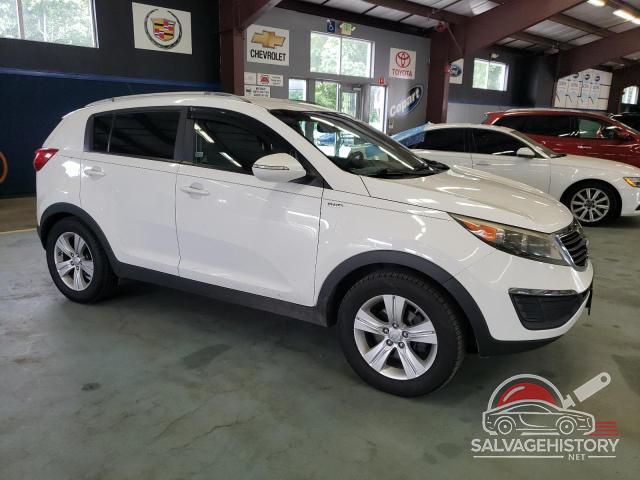 KNDPBCA2XB7102068 2011 KIA SPORTAGE photo no. 4