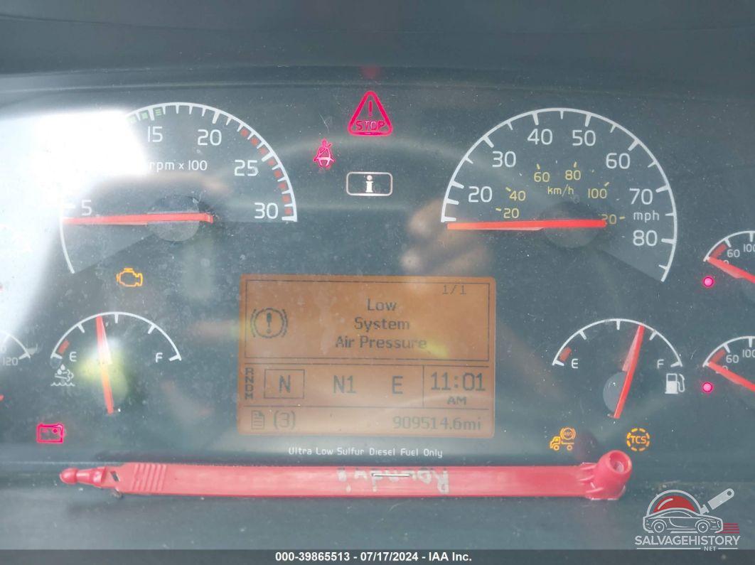 4V4N99EH2FN909601 2015 VOLVO VN photo no. 5