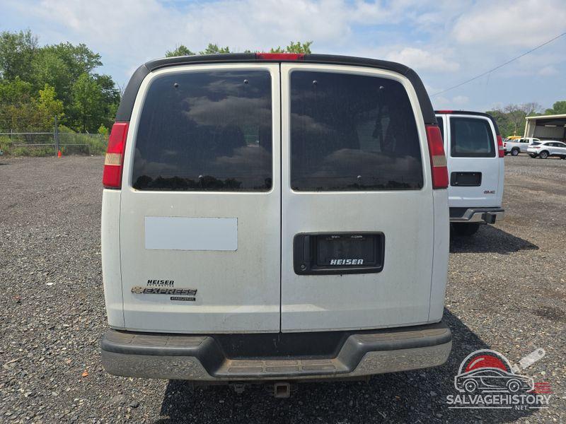 1GAZG1FG1E1200697 2014 CHEVROLET EXPRESS G3500 photo no. 3
