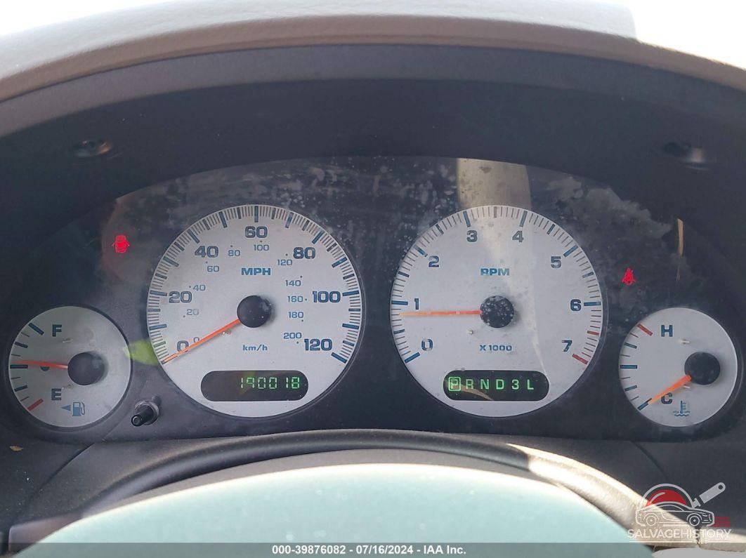 1C4GJ45342B590197 2002 CHRYSLER VOYAGER photo no. 7