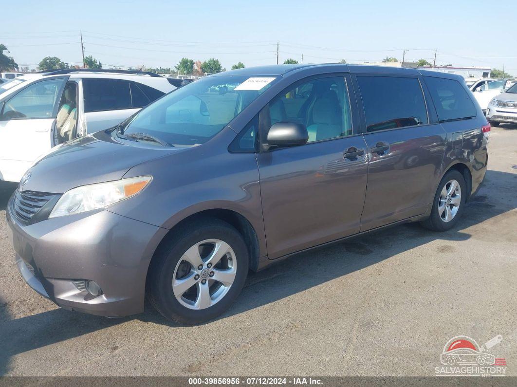 5TDZK3DC0DS327024 2013 TOYOTA SIENNA photo no. 2