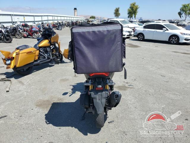 MLHKF3850N5100986 2022 HONDA ADV150 photo no. 4