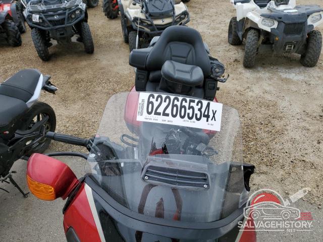 JH2SC68X2FK100027 2015 HONDA GL CYCLE photo no. 5