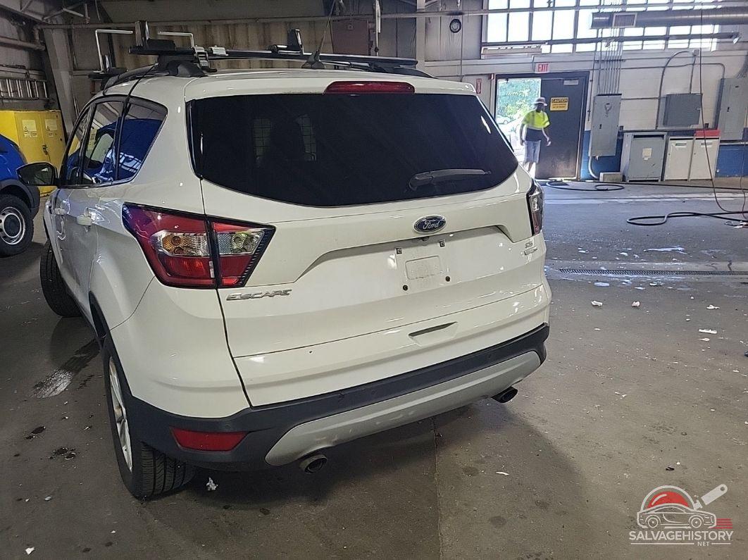 1FMCU9GD7JUD60922 2018 FORD ESCAPE photo no. 4
