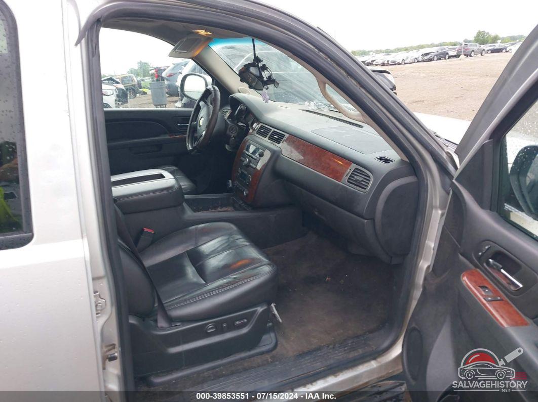 1GNUKJE33AR245965 2010 CHEVROLET SUBURBAN photo no. 5
