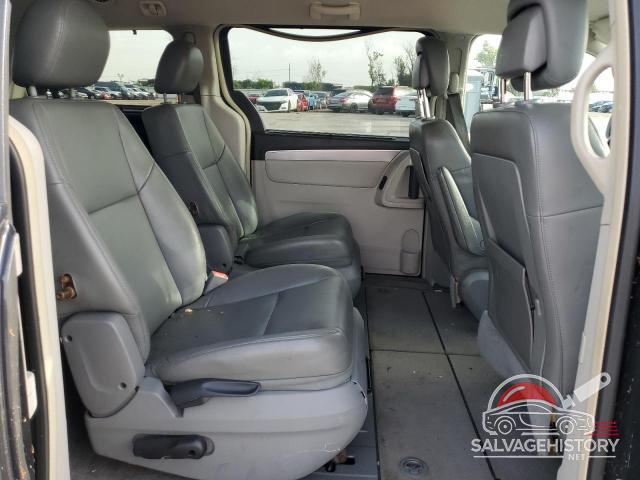 2V4RW3DG5BR767131 2011 VOLKSWAGEN ROUTAN photo no. 11