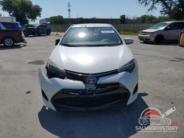 5YFBURHE8HP639276 2017 TOYOTA COROLLA photo no. 5