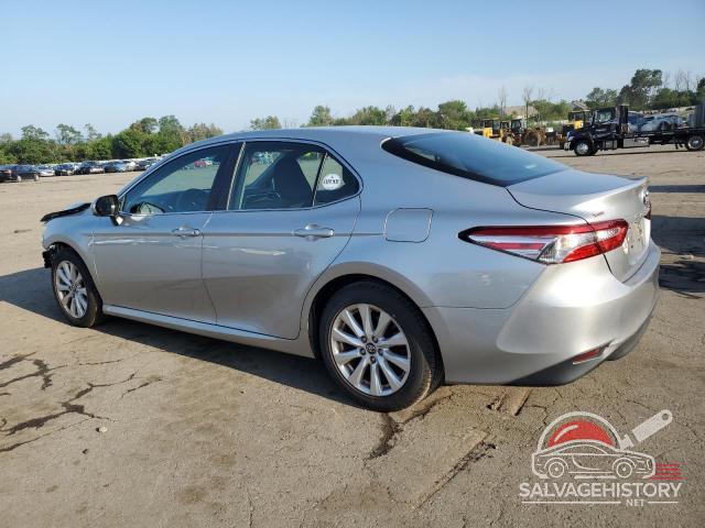 4T1B11HKXJU116250 2018 TOYOTA CAMRY photo no. 2