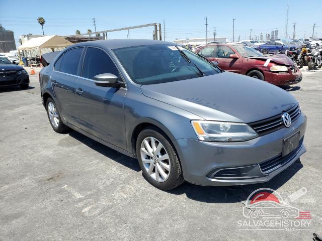 3VWDP7AJ1DM436708 2013 VOLKSWAGEN JETTA photo no. 4
