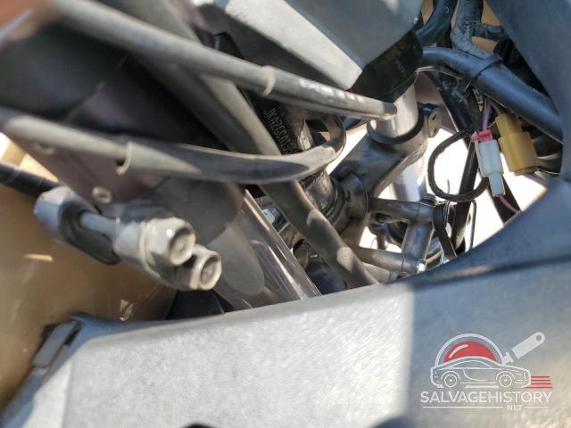 JKAZGCA195B521428 2005 KAWASAKI ZG CONCOUR photo no. 9