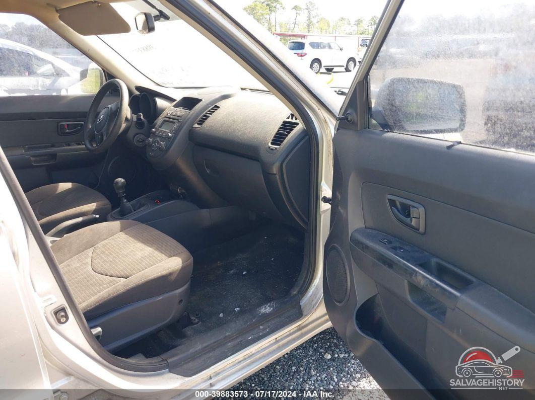 KNDJT2A53C7473548 2012 KIA SOUL photo no. 5