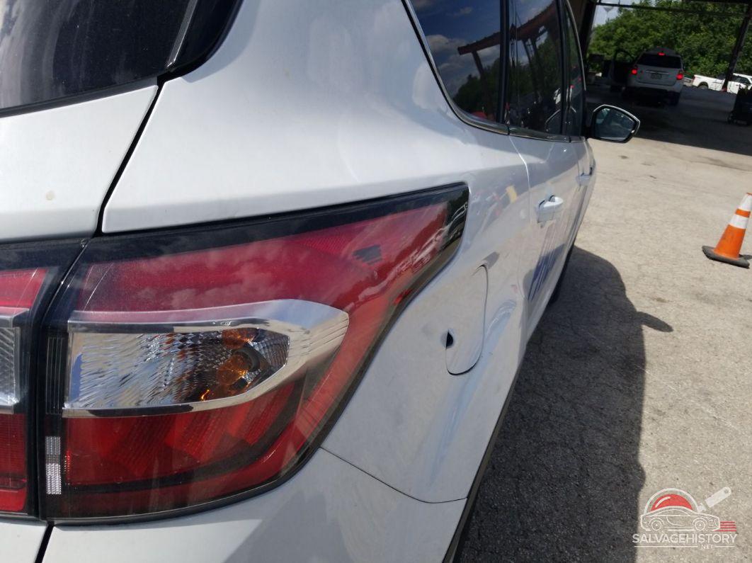 1FMCU0GD8JUA76131 2018 FORD ESCAPE photo no. 13