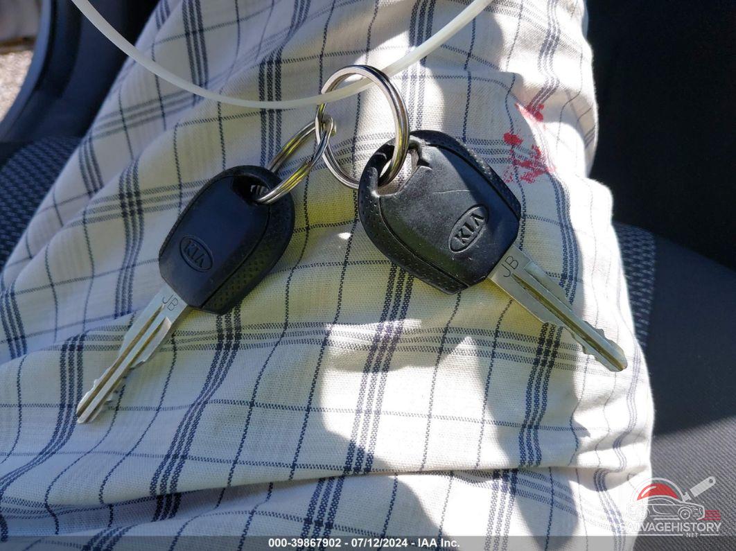 KNADE223896465025 2009 KIA RIO photo no. 11