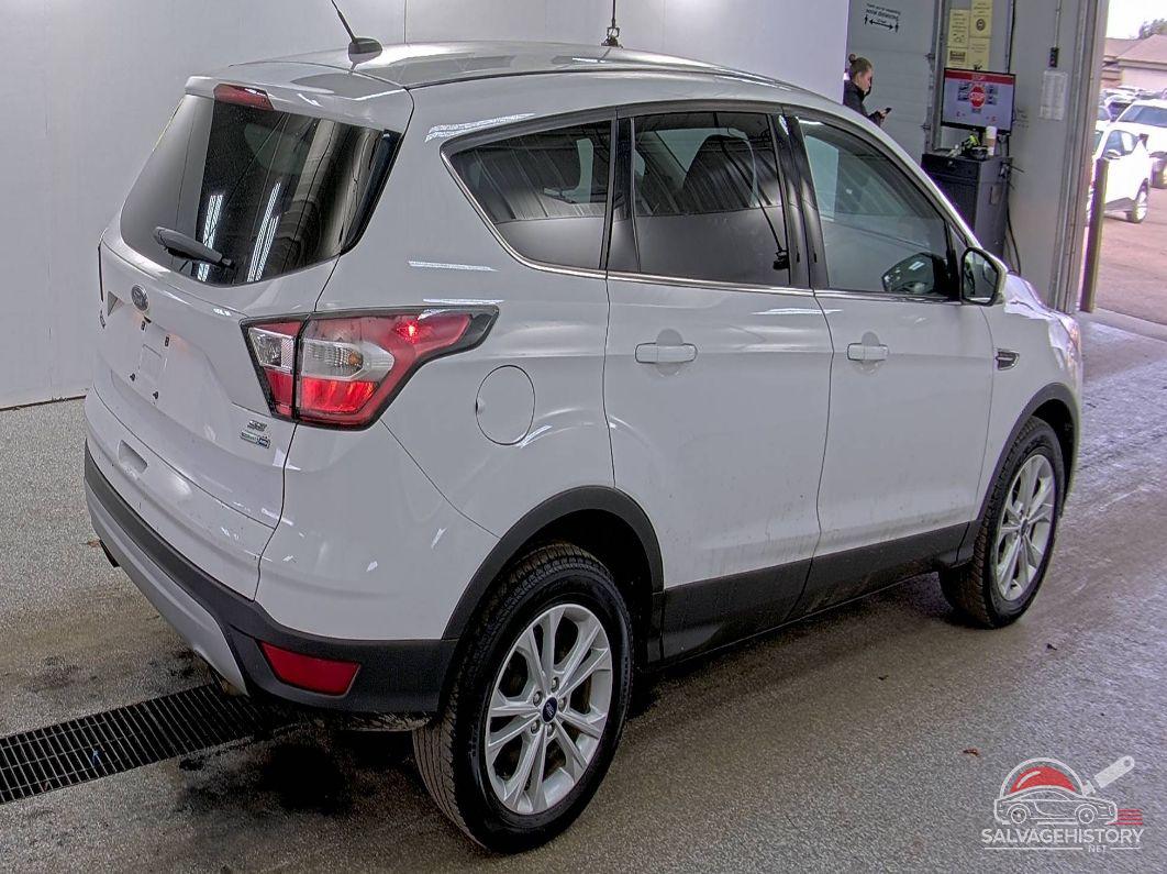 1FMCU9GD8HUA62745 2017 FORD ESCAPE photo no. 2