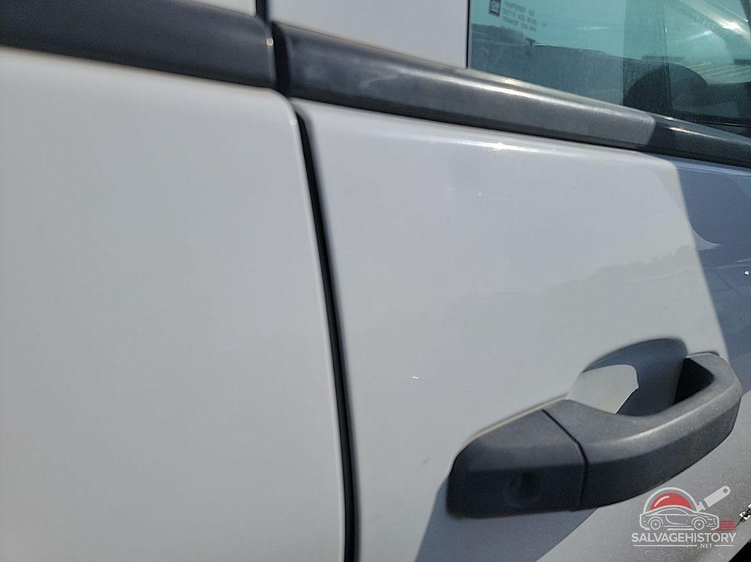 1GC4KYEY5JF214814 2018 CHEVROLET SILVERADO 3500HD photo no. 2