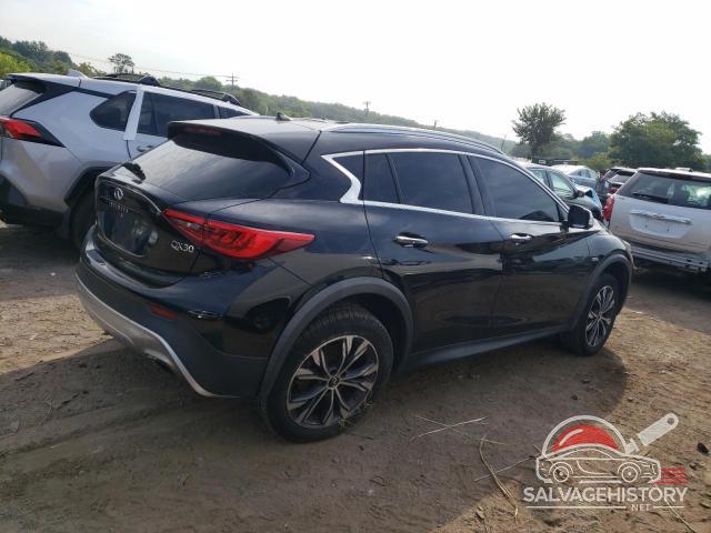 SJKCH5CR1JA048158 2018 INFINITI QX30 photo no. 3