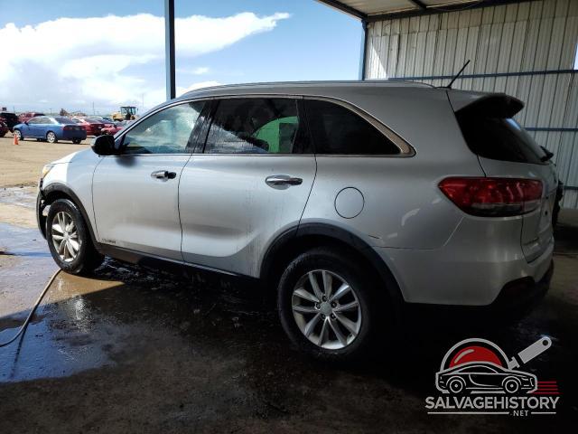 5XYPGDA57JG351818 2018 KIA SORENTO photo no. 2