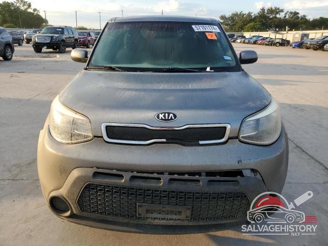 KNDJN2A25F7235009 2015 KIA SOUL photo no. 5