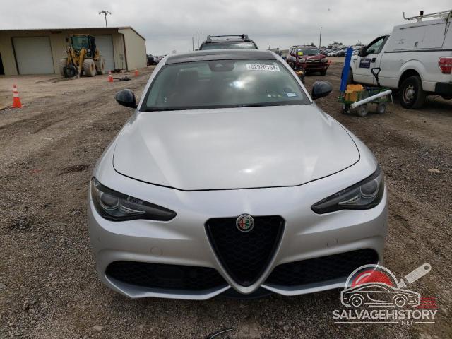ZARFAEEN9J7597611 2018 ALFA ROMEO GIULIA photo no. 5