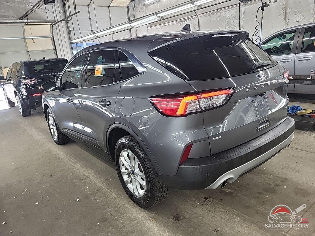 1FMCU9G6XMUA61852 2021 FORD ESCAPE photo no. 3