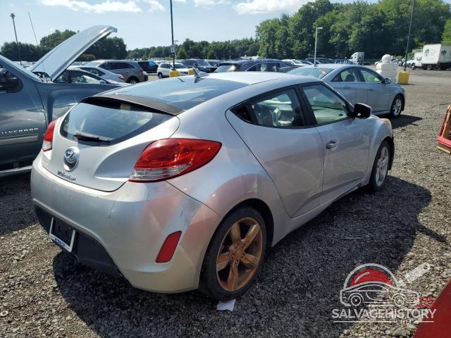 KMHTC6AD6CU020559 2012 HYUNDAI VELOSTER photo no. 3