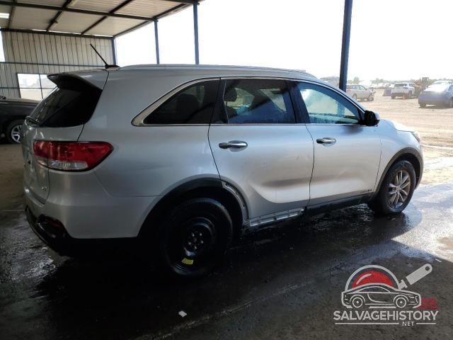 5XYPGDA57JG351818 2018 KIA SORENTO photo no. 3