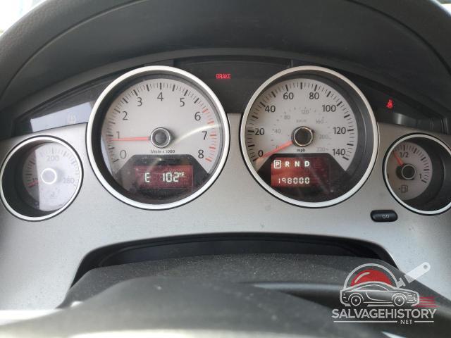 2V4RW3DG5BR767131 2011 VOLKSWAGEN ROUTAN photo no. 9