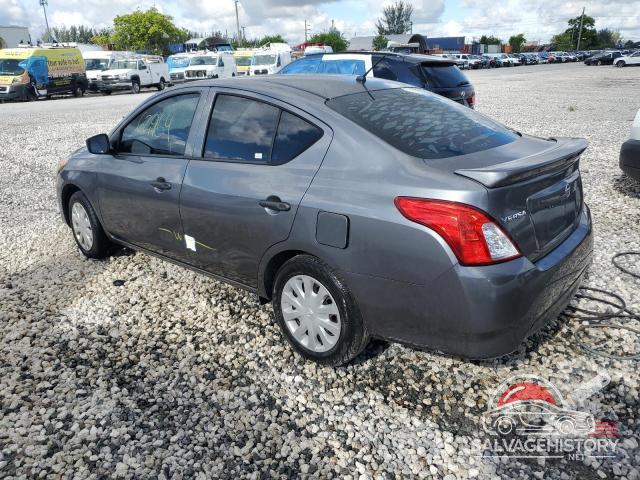 3N1CN7AP0JL887495 2018 NISSAN VERSA photo no. 2