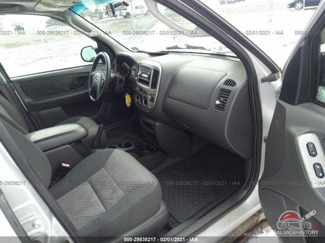1FMCU93104KB37424 2004 FORD ESCAPE photo no. 5