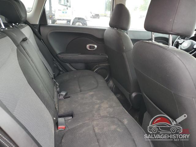 KNDJP3A59J7599632 2018 KIA SOUL photo no. 11