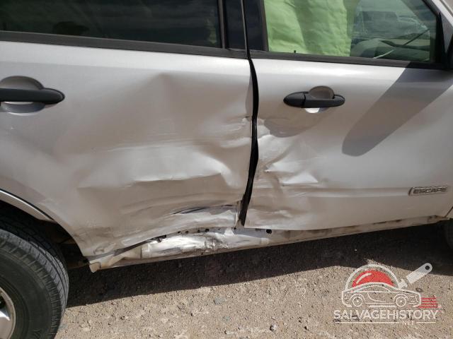 1FMCU03Z28KC14088 2008 FORD ESCAPE photo no. 9