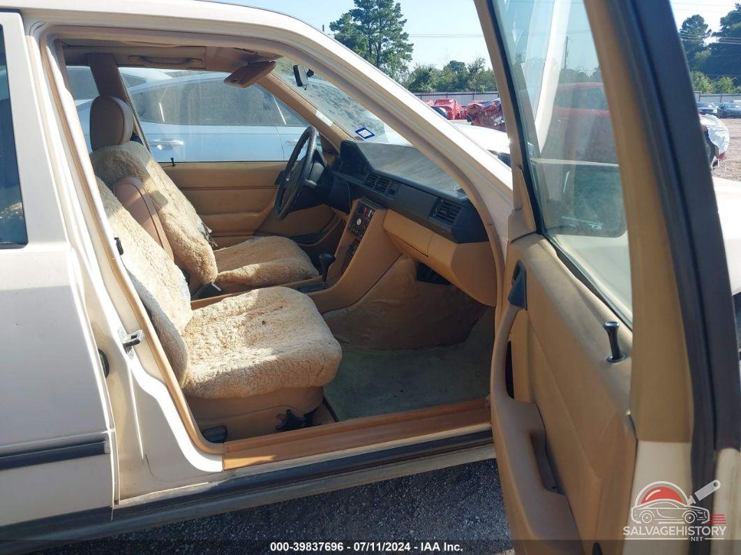 WDBEA26D2HA455686 1987 MERCEDES-BENZ 260 photo no. 5