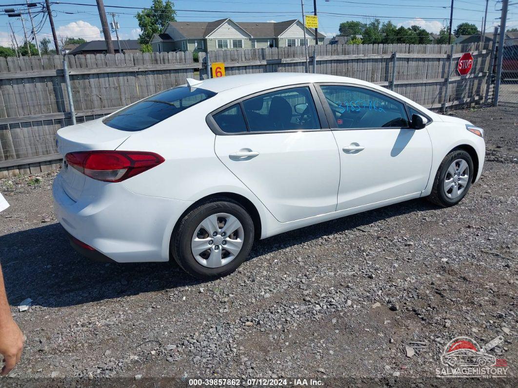 3KPFK4A76HE081323 2017 KIA FORTE photo no. 4