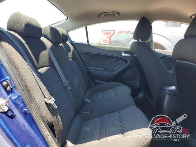 3KPFK4A75JE205670 2018 KIA FORTE photo no. 10
