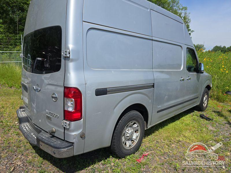 1N6AF0LY4CN103978 2012 NISSAN NV photo no. 10