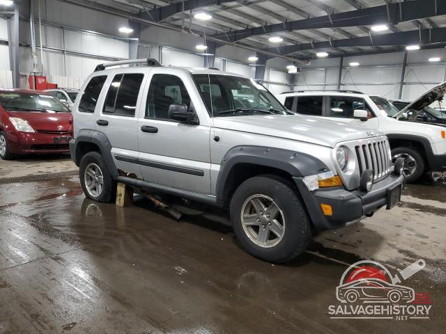 1J4GL38K45W723684 2005 JEEP LIBERTY photo no. 4