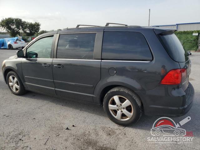 2V4RW3DG5BR767131 2011 VOLKSWAGEN ROUTAN photo no. 2