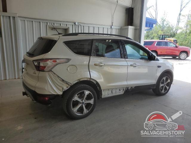 1FMCU9G91HUC74706 2017 FORD ESCAPE photo no. 3