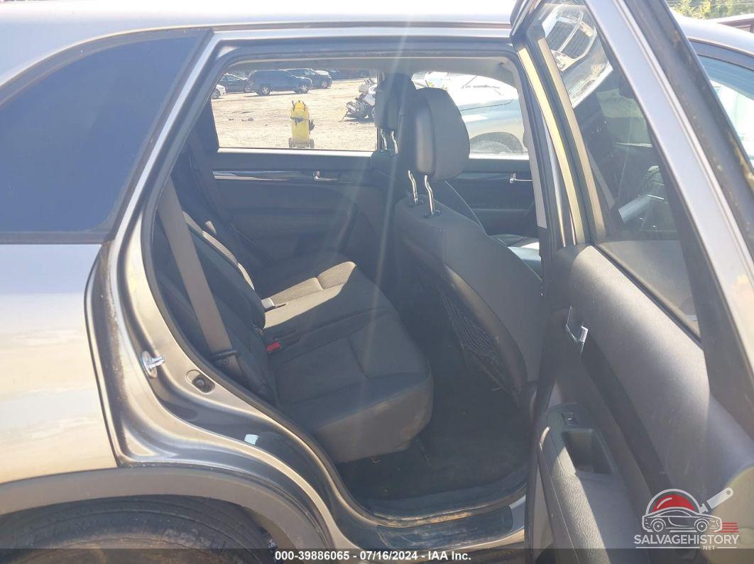 5XYKT3A1XBG052404 2011 KIA SORENTO photo no. 8