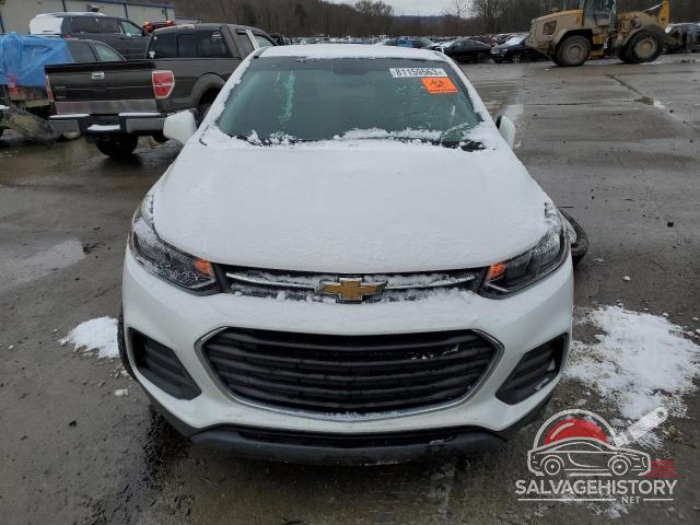3GNCJKSB8JL196852 2018 CHEVROLET TRAX photo no. 5