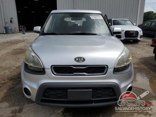 KNDJT2A50C7390384 2012 KIA SOUL photo no. 5